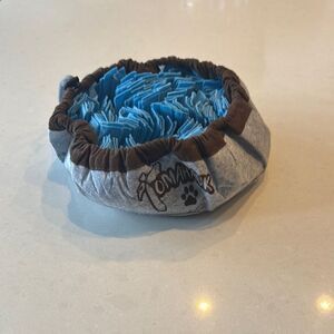 TOMAXX Pet Snuffle Bowl in Blue and Brown